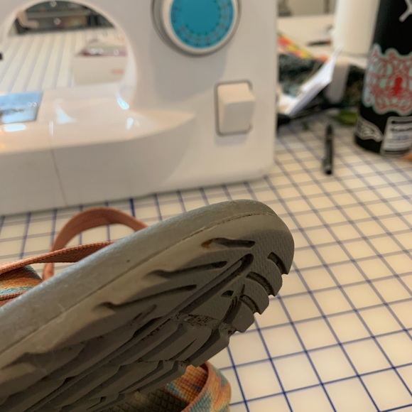 Women’s size 6 Chaco sandals - Picture 4 of 4